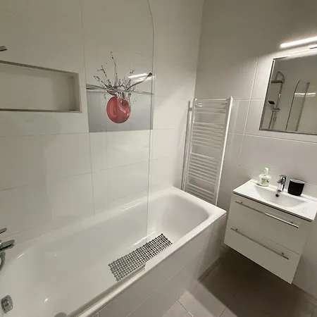 דירה Modern Flat In